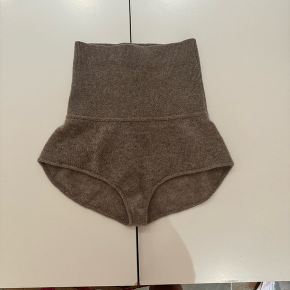 KHAITE BELINDA CASHMERE SHORT